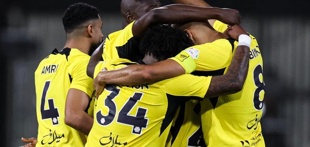 بالصور: الاتحاد بطلًا للدوري السعودي بثلاثية في الرائد